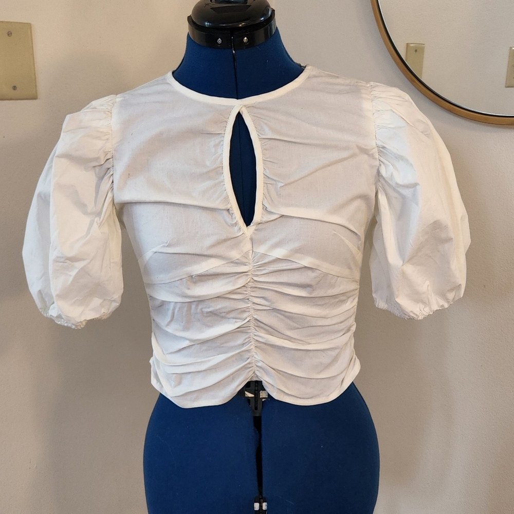 White, fluffy sleve crop top